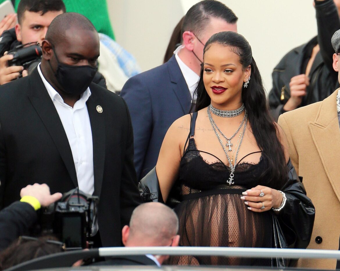 By naming her newborn son after a former rival, Rihanna shocks the world,